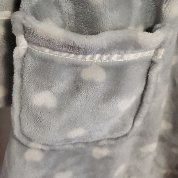 Miiyu Small fuzzy Bath Robe - Picture 3 of 4